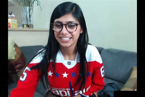 mia khalifa masturbating